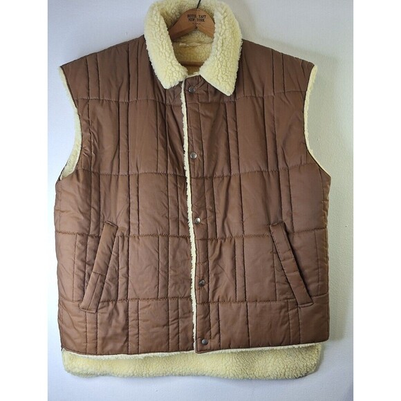 Men's Sherpa Lined Puffer Vest Sz XXL Snap Button Pockets Outdoor Gorpcore Work - Picture 1 of 12